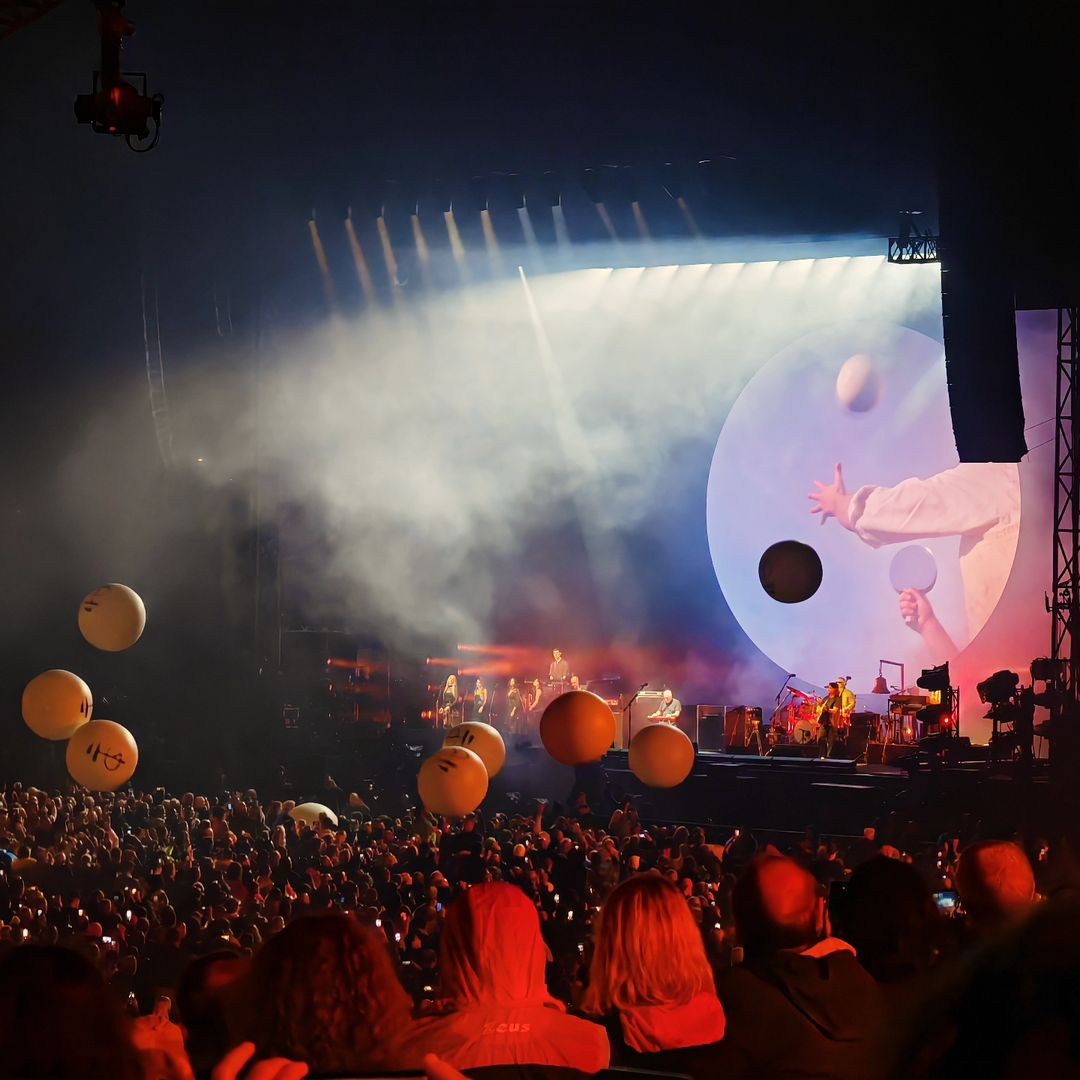 Non LED Crowd Balls - 1 Metre (Most Popular Size)