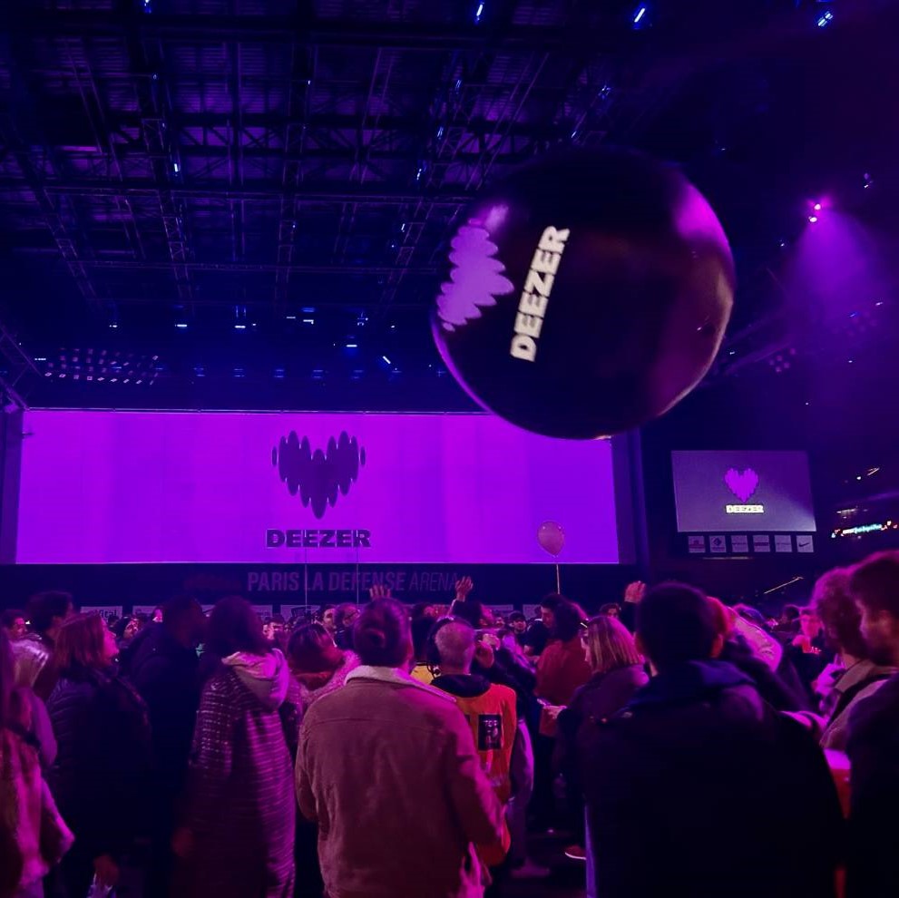 Non LED Crowd Balls - 1 Metre (Most Popular Size)