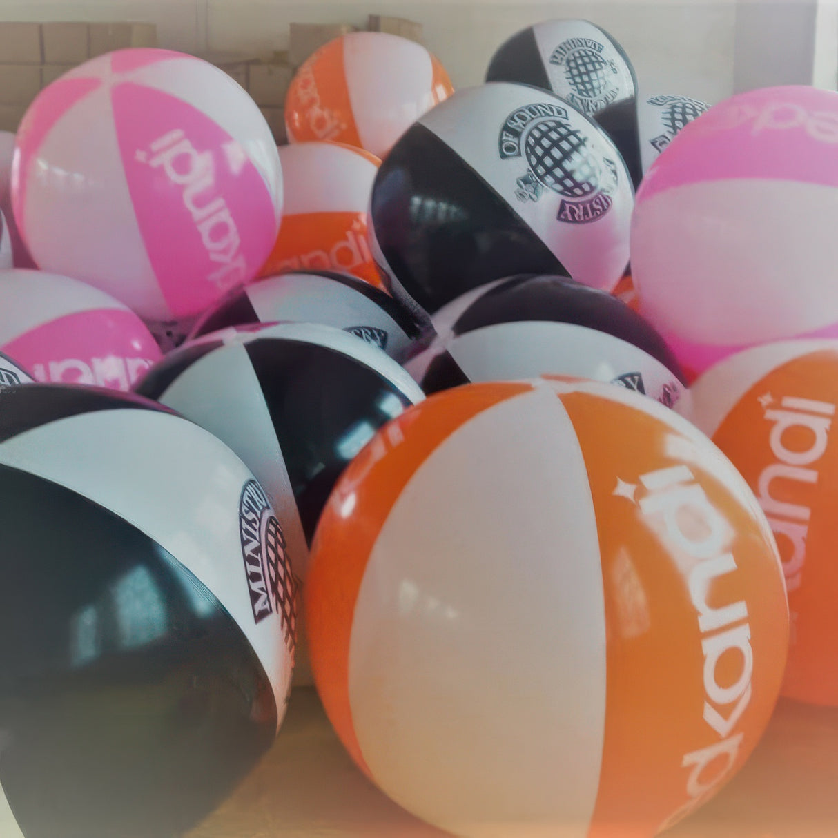 Non LED Crowd Balls - 1 Metre (Most Popular Size)