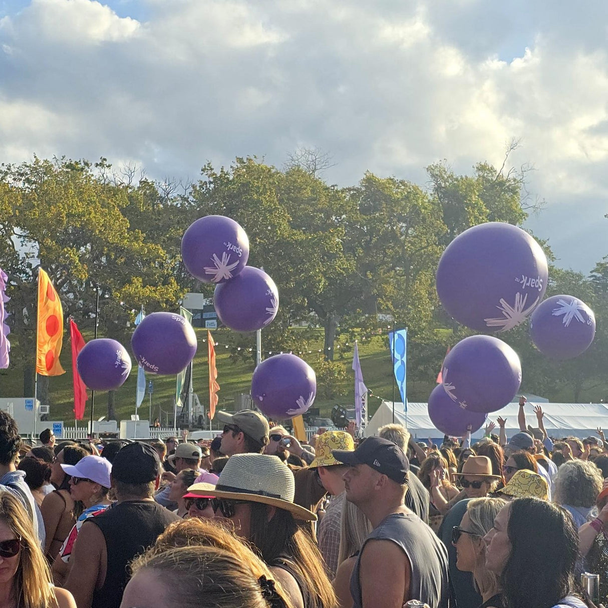 Non LED Crowd Balls - 1 Metre (Most Popular Size)